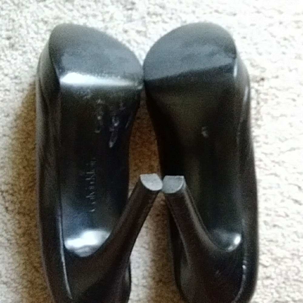 Calvin Klein Classic Black Pumps - Picture 3 of 4